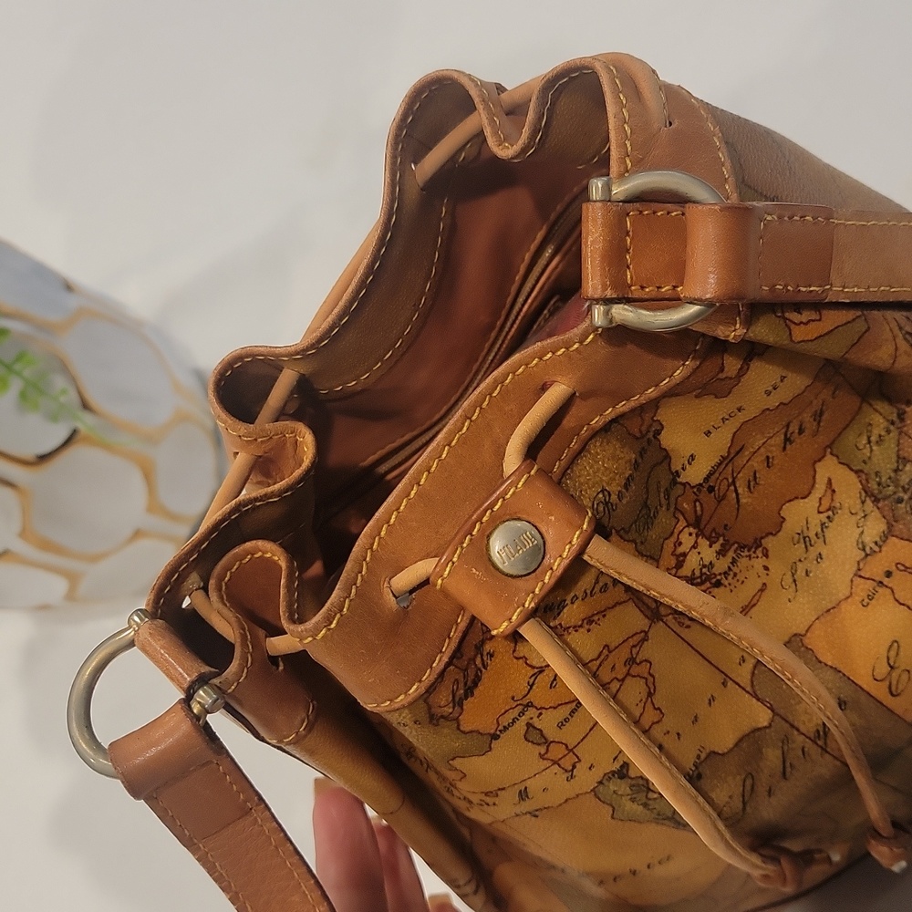 Authentic Alviero bucket bag - Picture 6 of 10